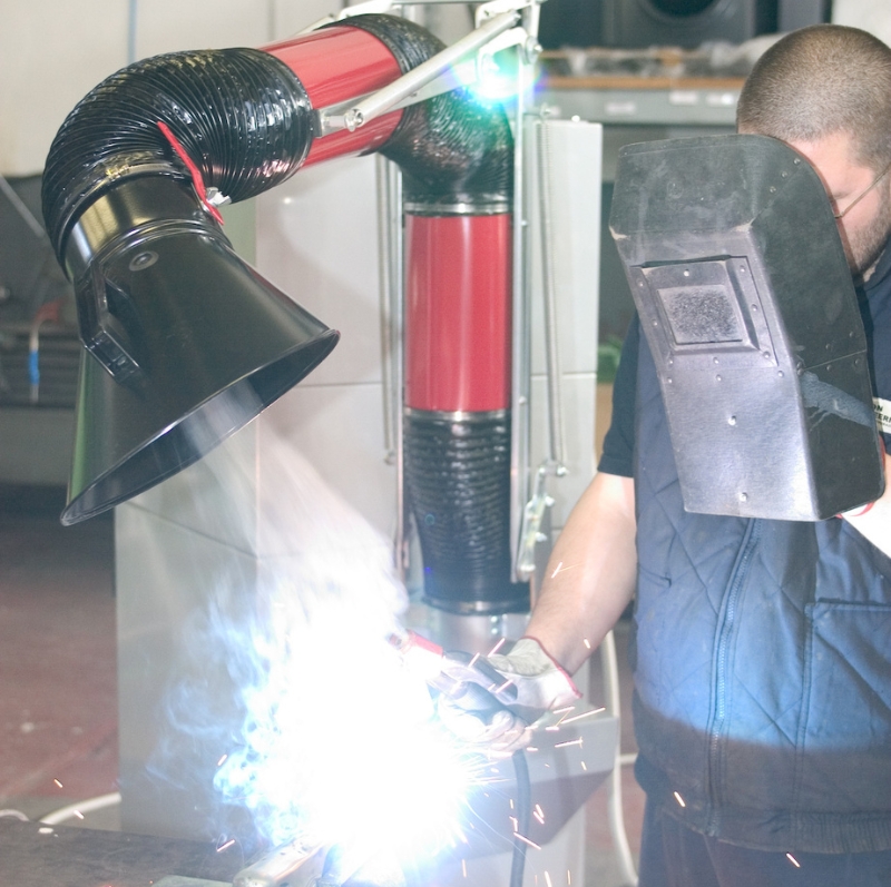 Sistema de desempolvado con filtro de cartucho PULSATRON COMPACT™ MINI, ideal para espacios reducidos y alta eficiencia. sistema de desempolvado filtro de cartuchos pulsatron compact mini hf group